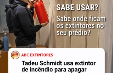 Tadeu Schmidt impede princípio de incêndio em cozinha com uso de extintor.